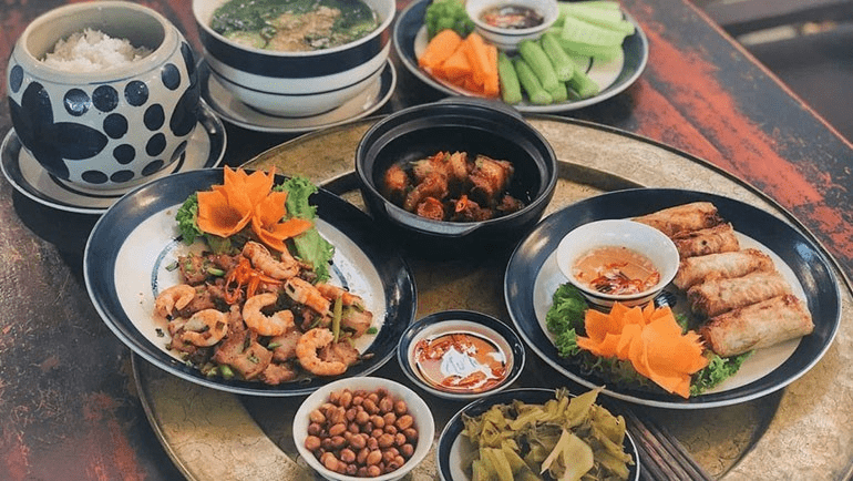 ăn trưa ở Đà Nẵng