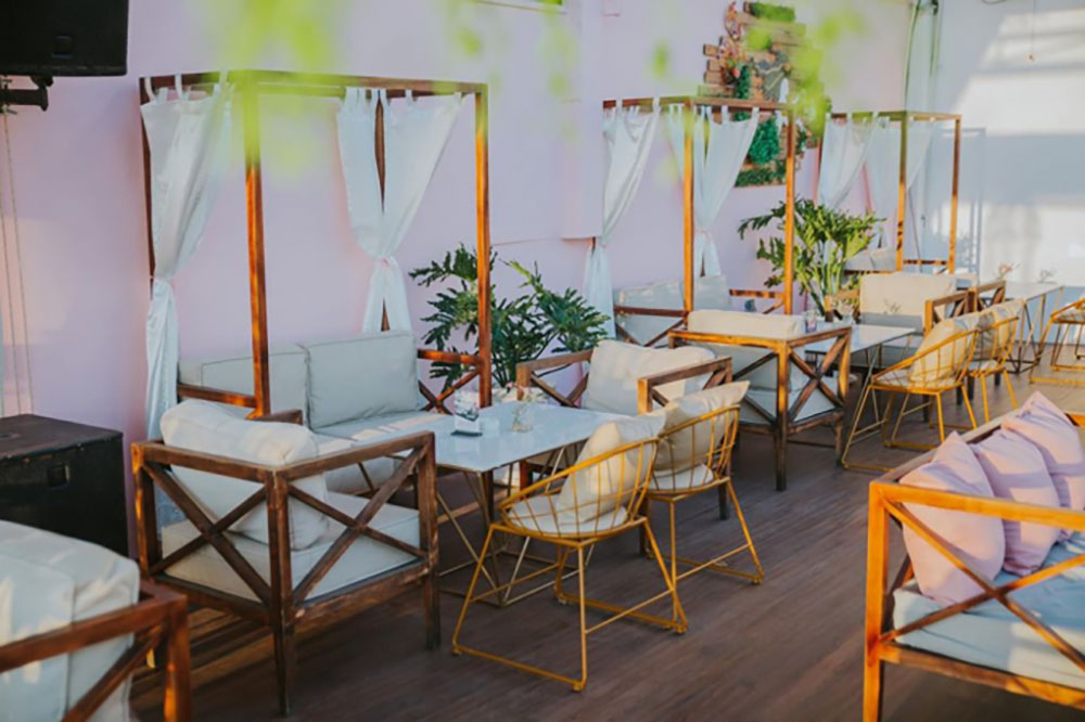 Gazebo Beach Front Lounge & Cafe