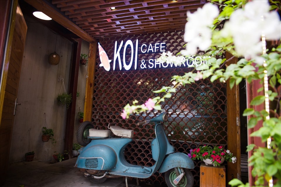 Koi cafe & Showroom 
