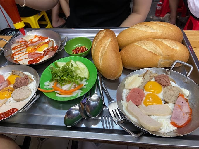 Quán bánh mì chảo ngon ở Sài Gòn